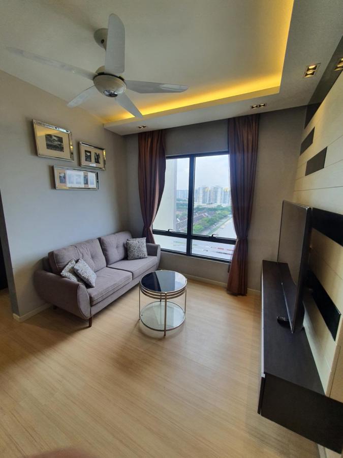 Апартаменты Usj One Subang Jaya By Widebed Экстерьер фото
