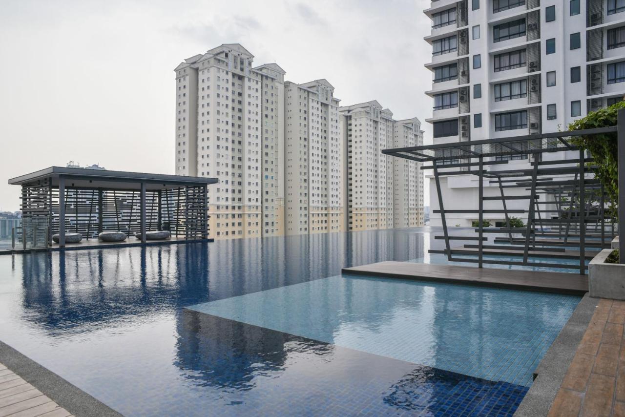 Апартаменты Usj One Subang Jaya By Widebed Экстерьер фото