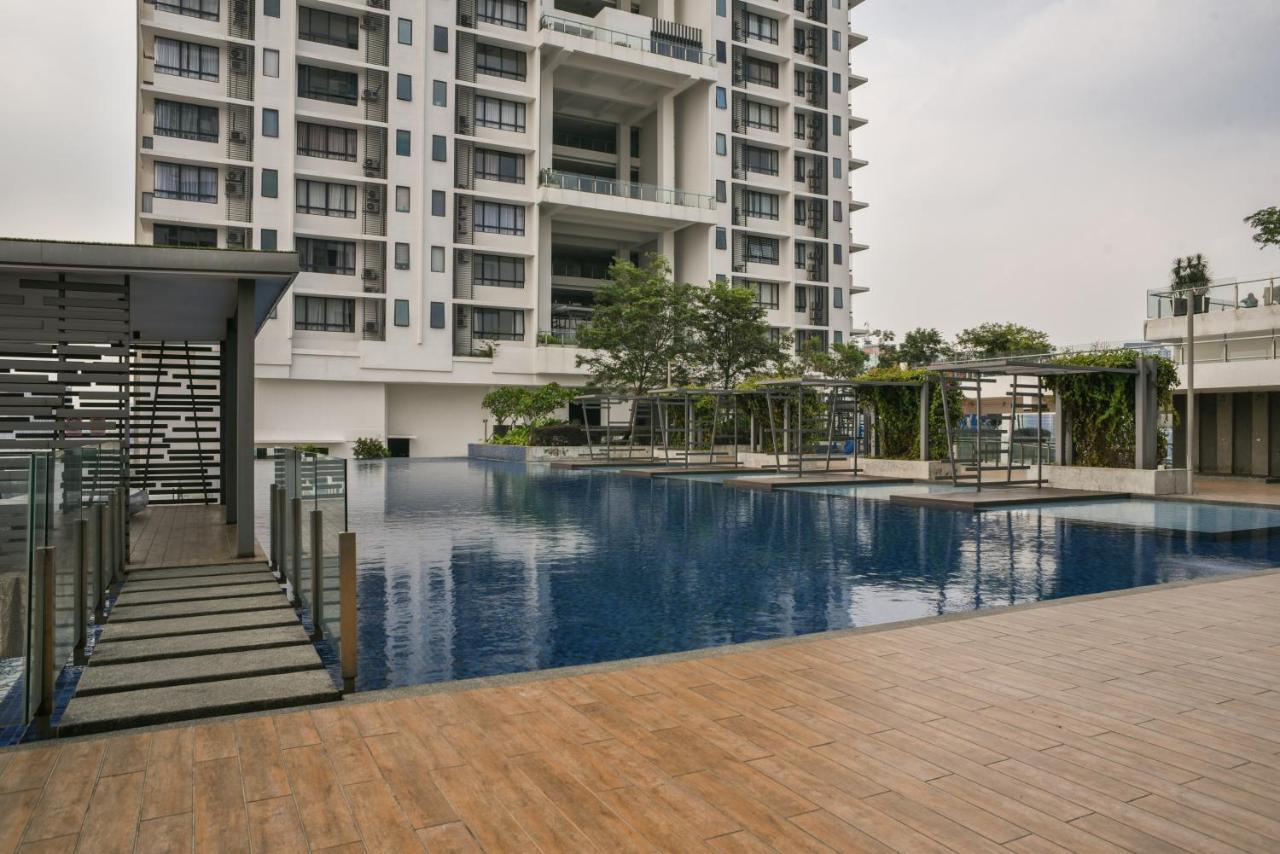 Апартаменты Usj One Subang Jaya By Widebed Экстерьер фото